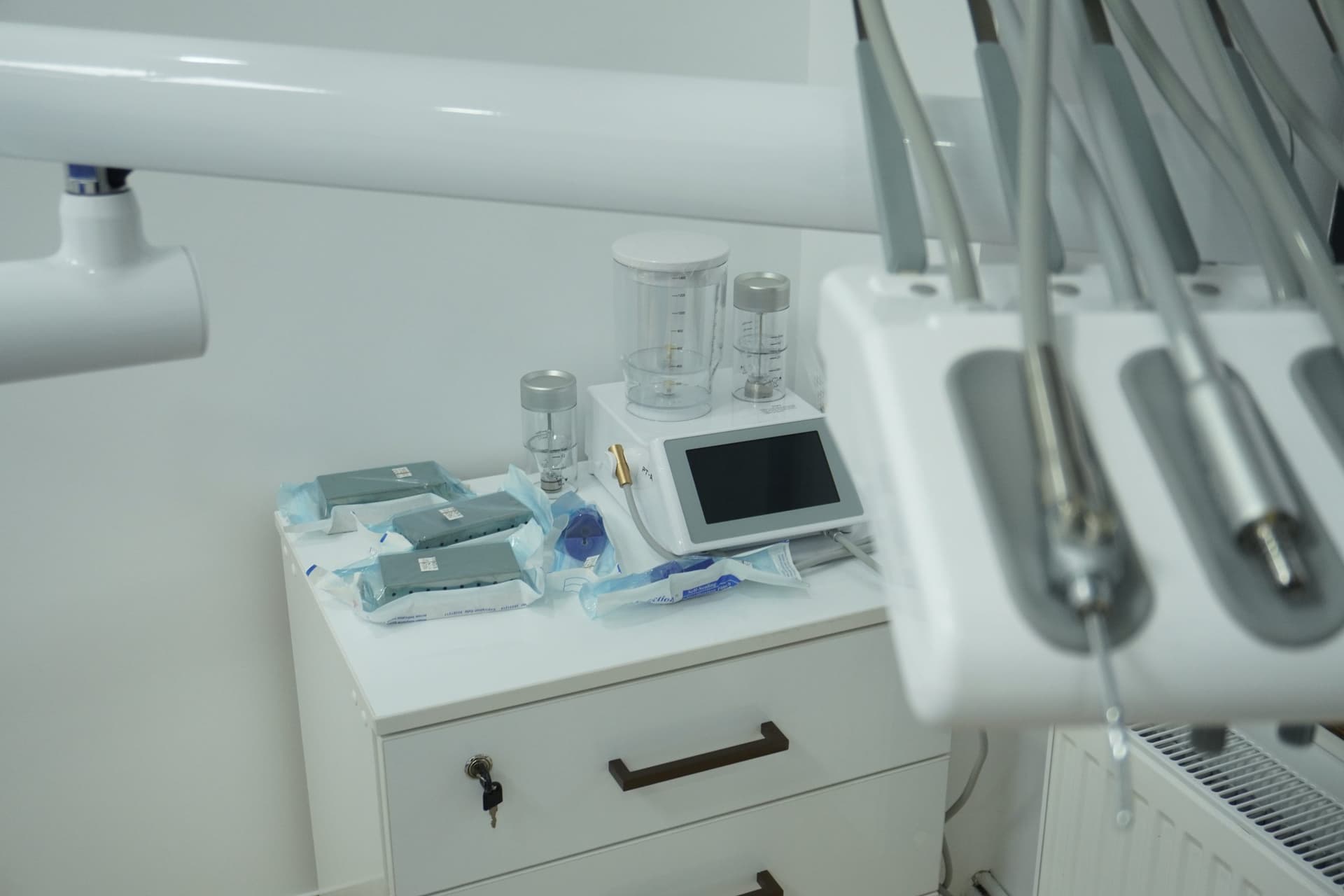 Tratament de canal endodontic cu microscop — cabinet stomatologic Bacău | Chromatic Dental Clinic